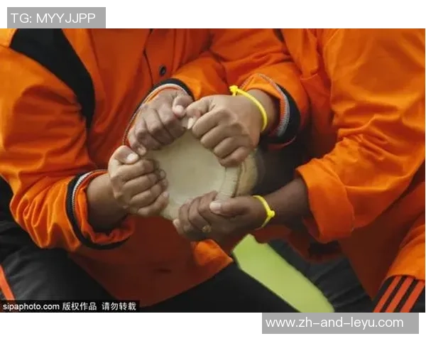 外国裸体足球:打破传统界限的另类运动体验与文化探讨 外国裸体足球:打破传统界限的另类运动体验与文化探讨