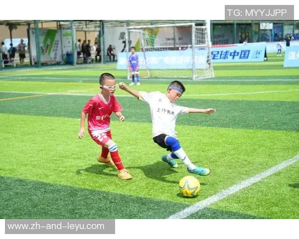 足球小将游戏耳机助你畅享激情赛事体验提升游戏音效与沉浸感的完美选择